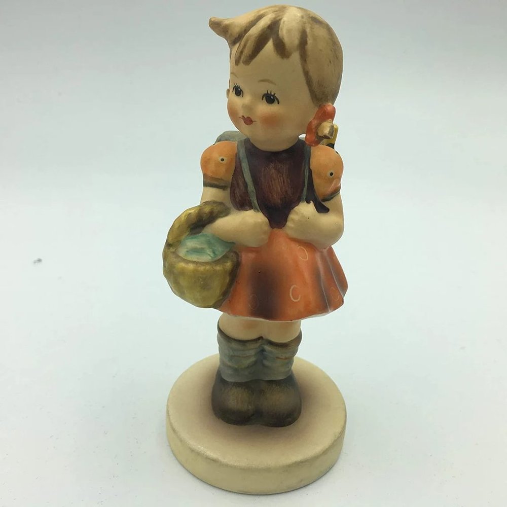 GOEBEL HUMMEL "School Girl" TMK-6#81 4 1/4"